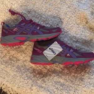 Brand new Asics with fun colors !!